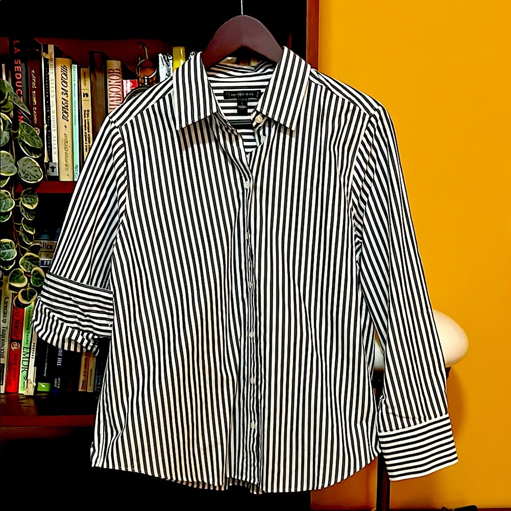 Banana Republic Women’s Black and White Striped Shirt
Cotton Sz L